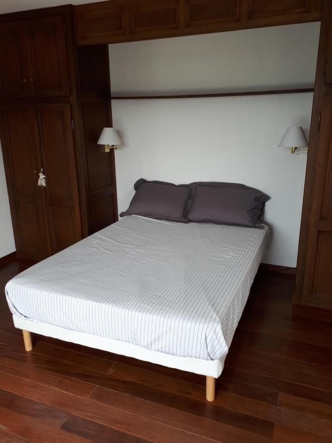 L'Oustaou De L'Estama Bed & Breakfast Rocbaron Exterior photo